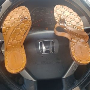 Gucci leather sandals (flip flops)
